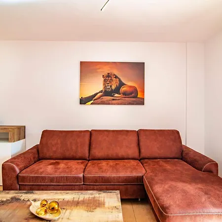 Lovely 1-bedroom Whit Pool 아파트 *
