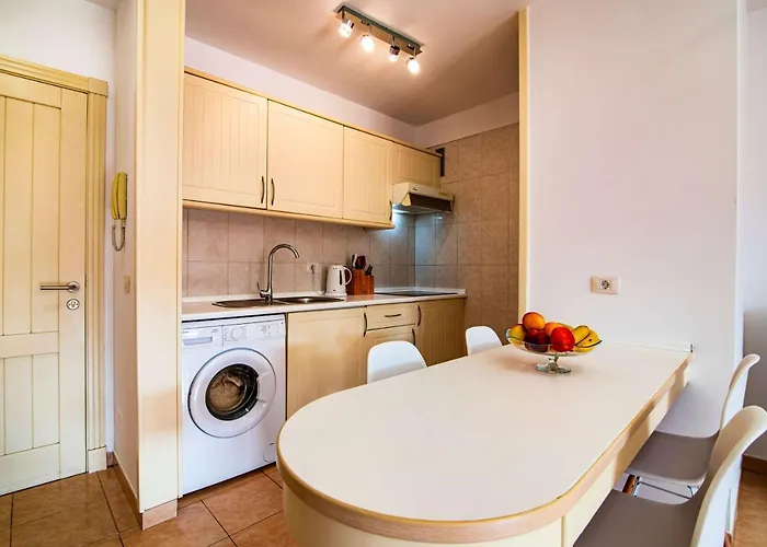 Lovely 1-bedroom Whit Pool *