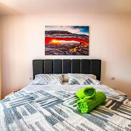 Апартаменты Lovely 1-bedroom Whit Pool *